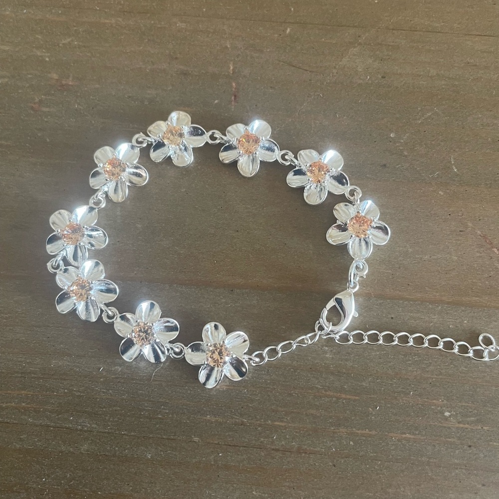 NWOT flower bracelet